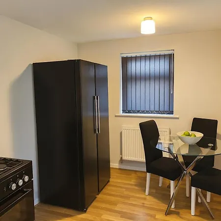 Apartman Cosy 3 Bed House, Decked Garden, Free Parking Leeds