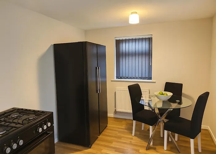 Апартаменти Cosy 3 Bed House, Decked Garden, Free Parking Лідс