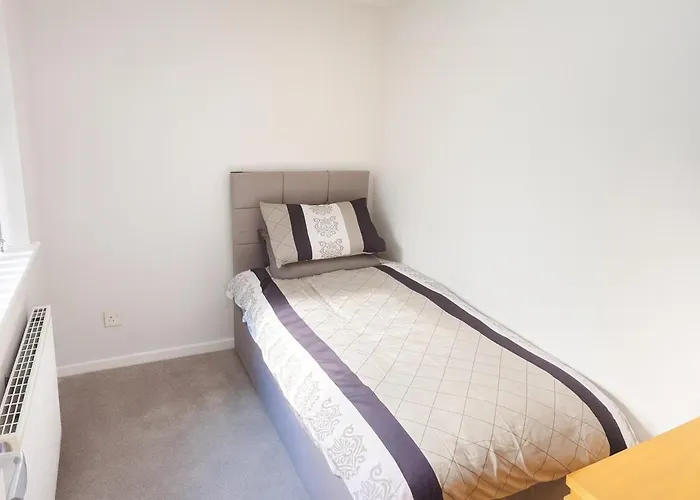 Cosy 3 Bed House, Decked Garden, Free Parking 公寓