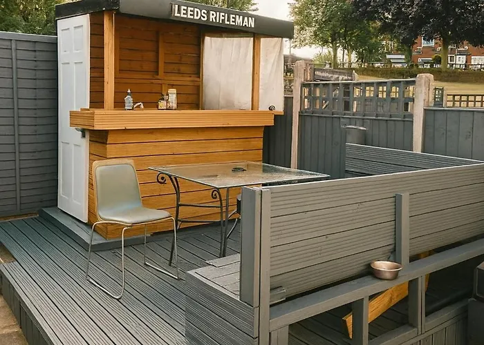 Cosy 3 Bed House, Decked Garden, Free Parking Апартаменти