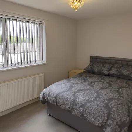 Apartment Cosy 3 Bed House, Decked Garden, Free Parking Leeds (West Yorkshire)